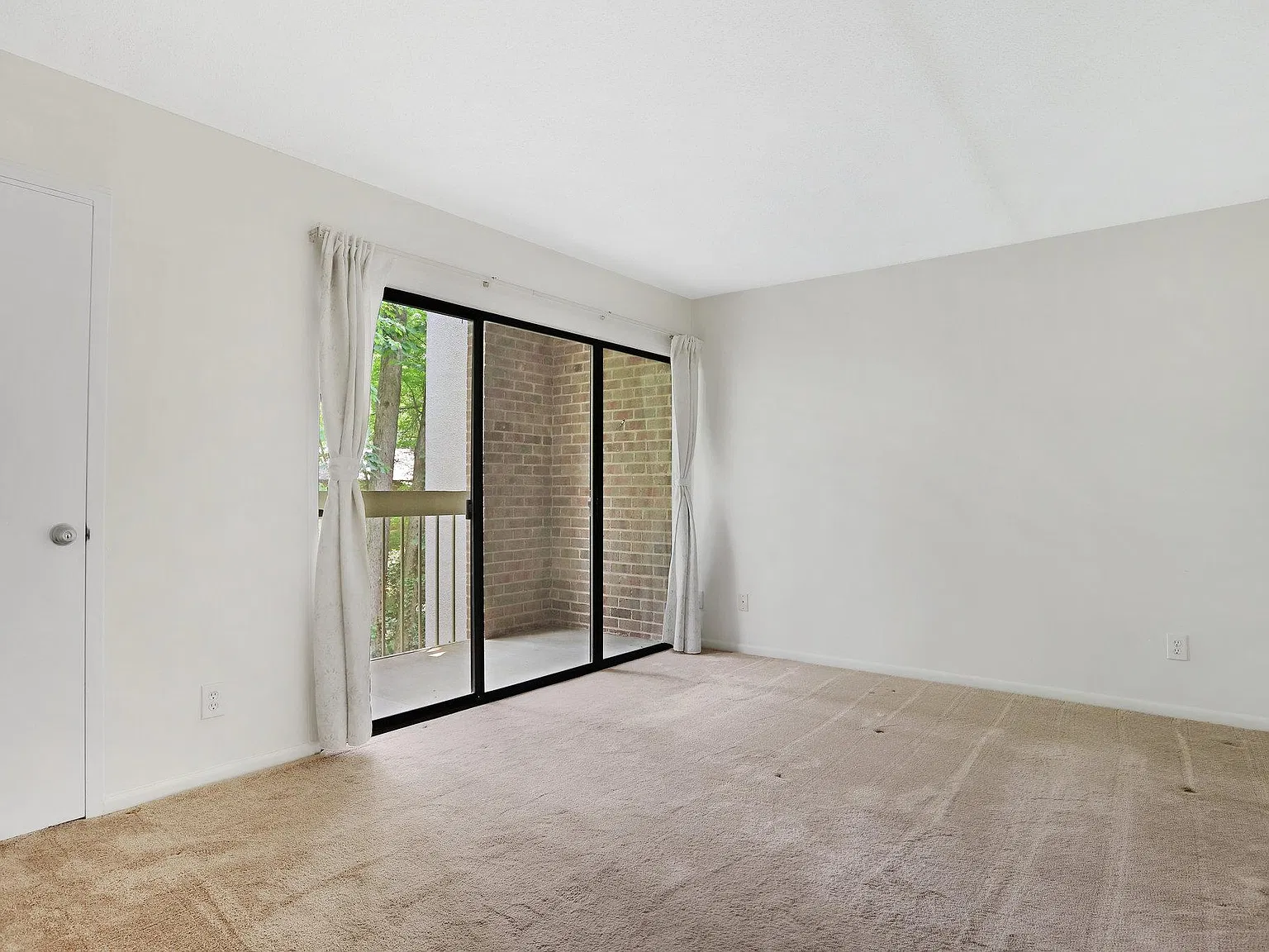 2 bed, 1.5 bath, 1014 sqft, $2,500 — Photo 4