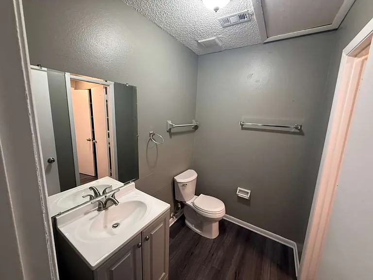 2570-2572 Chestnut Woods Dr — Photo 6