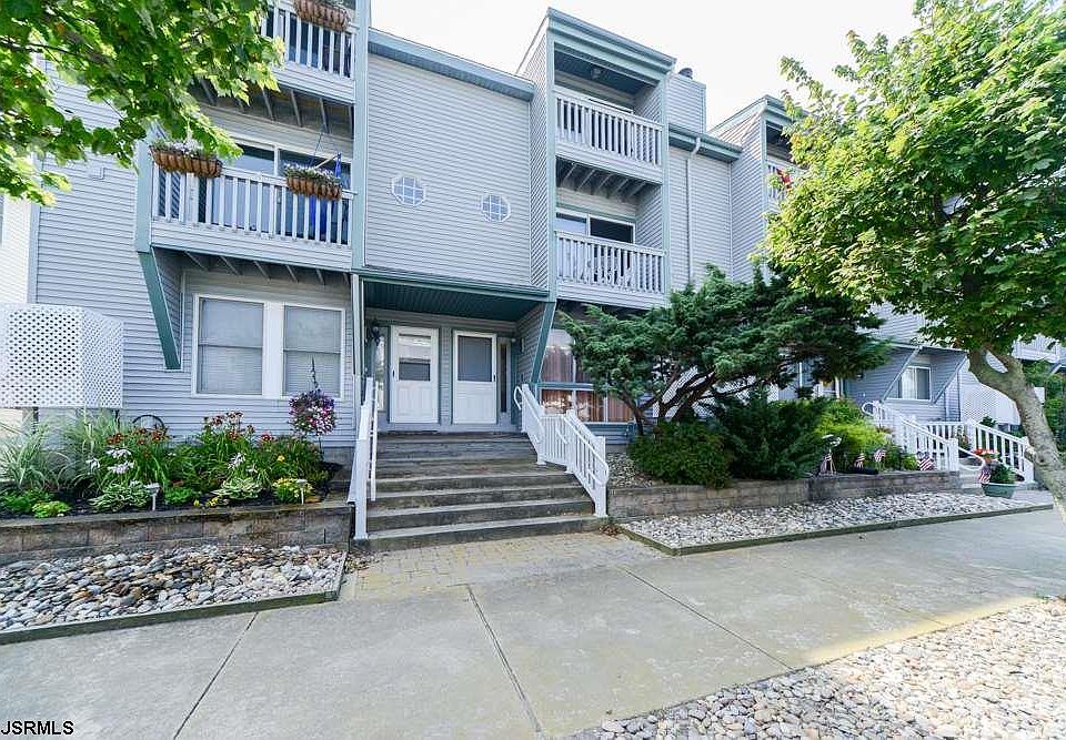 1st image of 239 Bay Ave #2