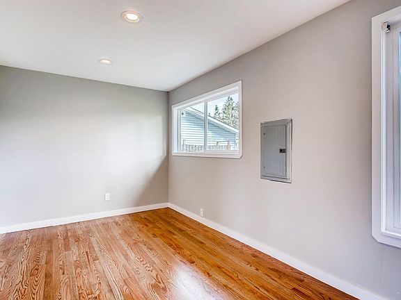 2nd image of 2035 Fir St SE
