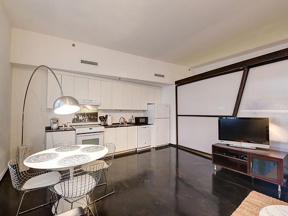 3rd image of 335 Carondelet St #206