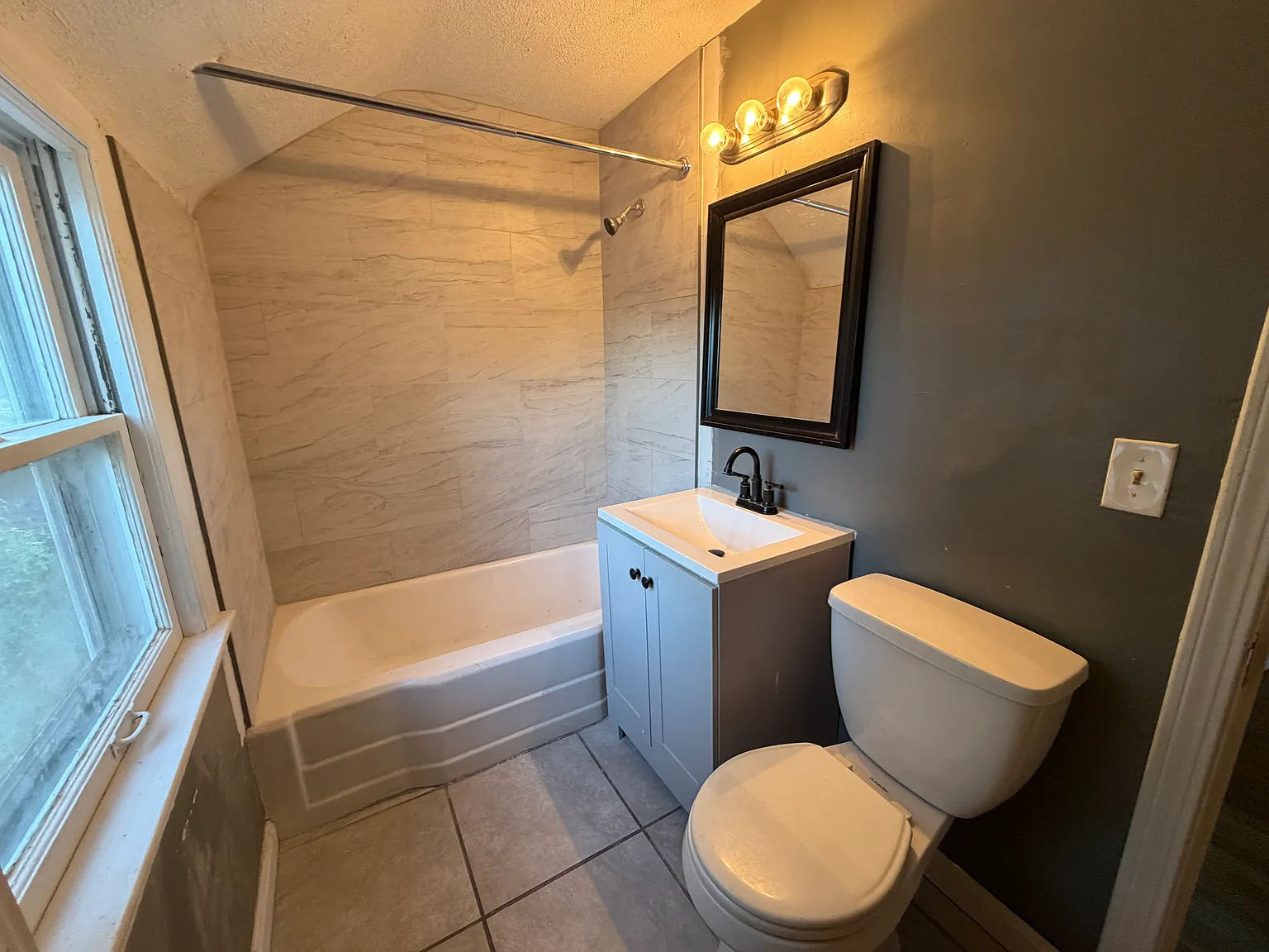 3 bed, 1056 sqft, $1,550 — Photo 4