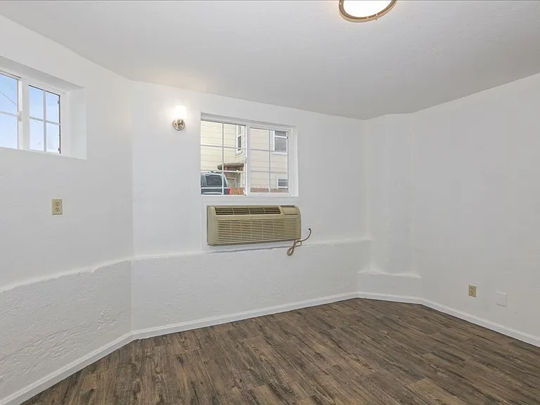 826 20th St #F — Photo 7