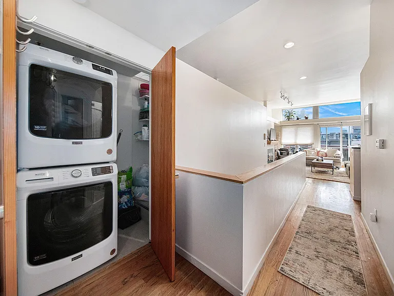 217 E Washington St — Photo 13
