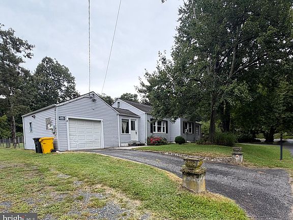 2nd image of 8390 Oak Dr