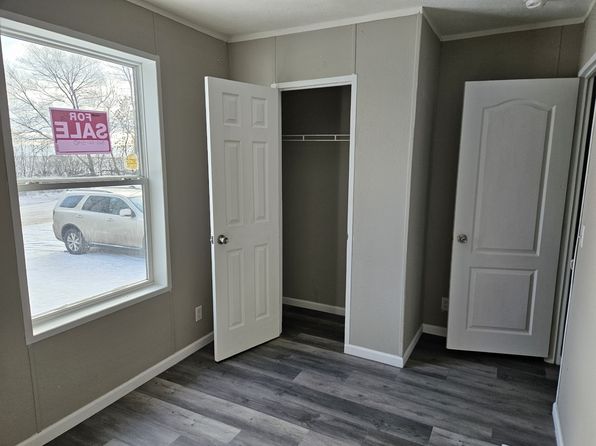 1593 Eastern Ave #9, Grafton, ND 58237