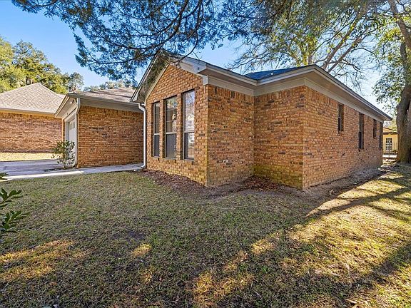 2nd image of 2605 Satinwood Cir