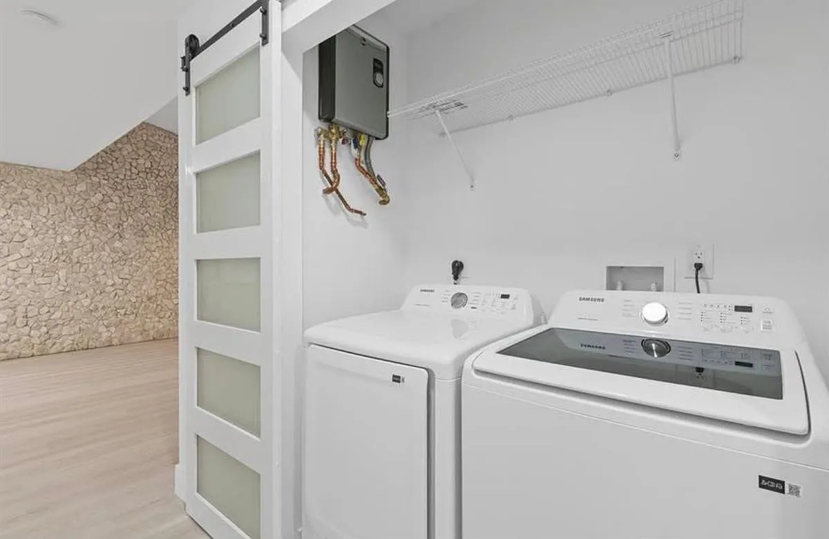 3 bed, 2.0 bath, 1500 sqft, $3,200 — Photo 3