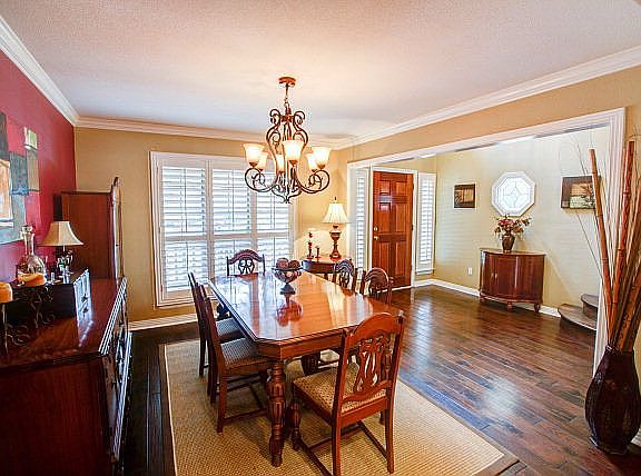 5th image of 887 Mission Hills Dr