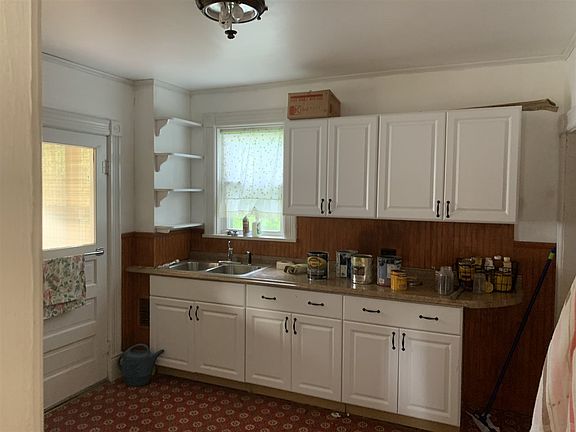4th image of 17 N Allen St