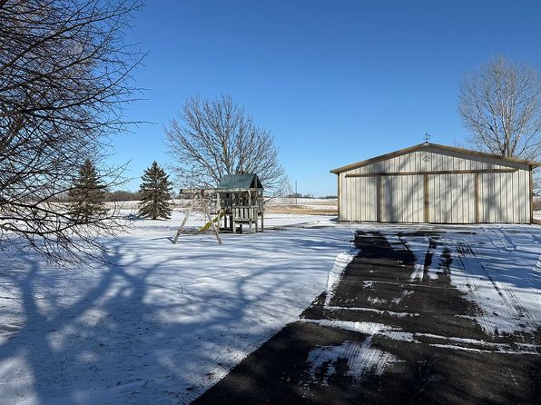 15978 Yacht Ave, Hutchinson, MN 55350