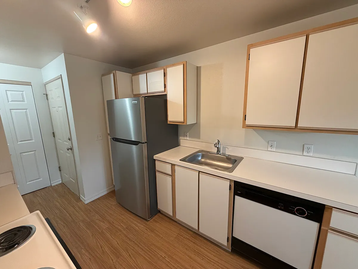 Building Photo - 4785 Skyline Rd S #109
