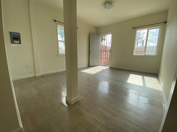 3rd image of 10952 Rose St