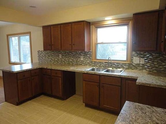 5th image of 6001 Oakwood Ln