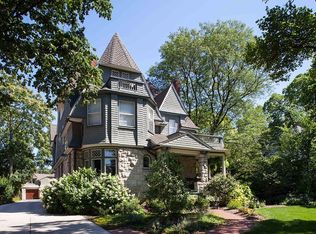 125 Michaux Rd, Riverside, IL 60546