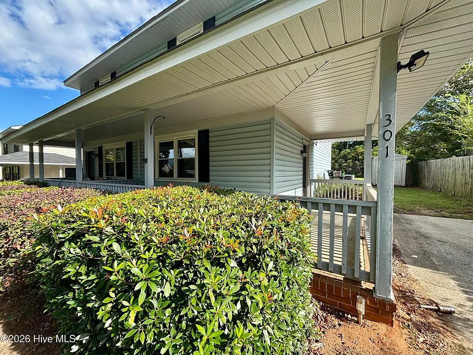 301 W Clifton Ave #303