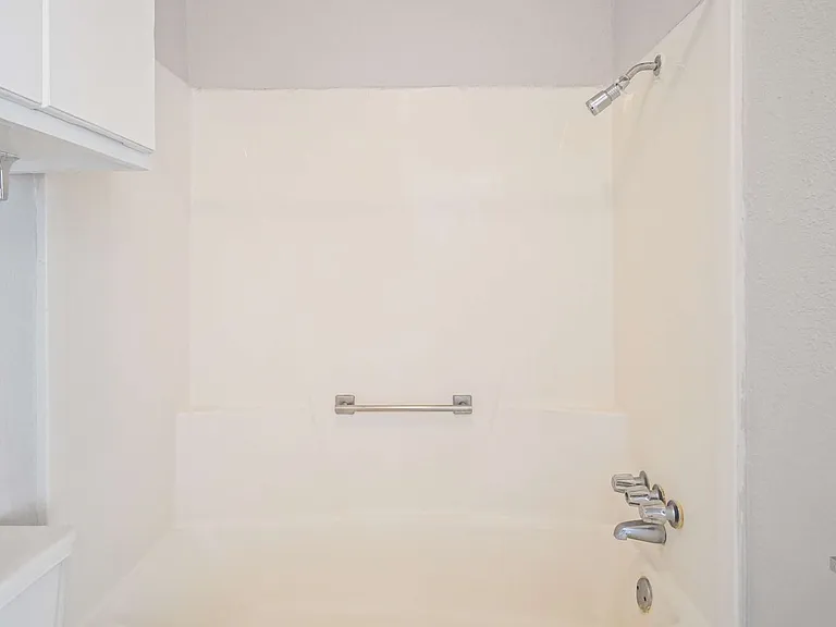 Meridian Place Apartments — Photo 22