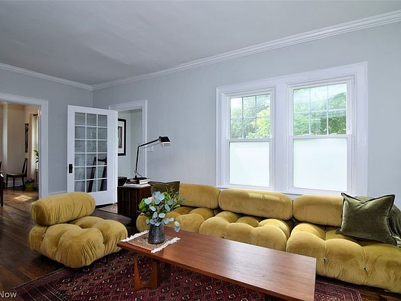 3rd image of 2919 Huntington Rd