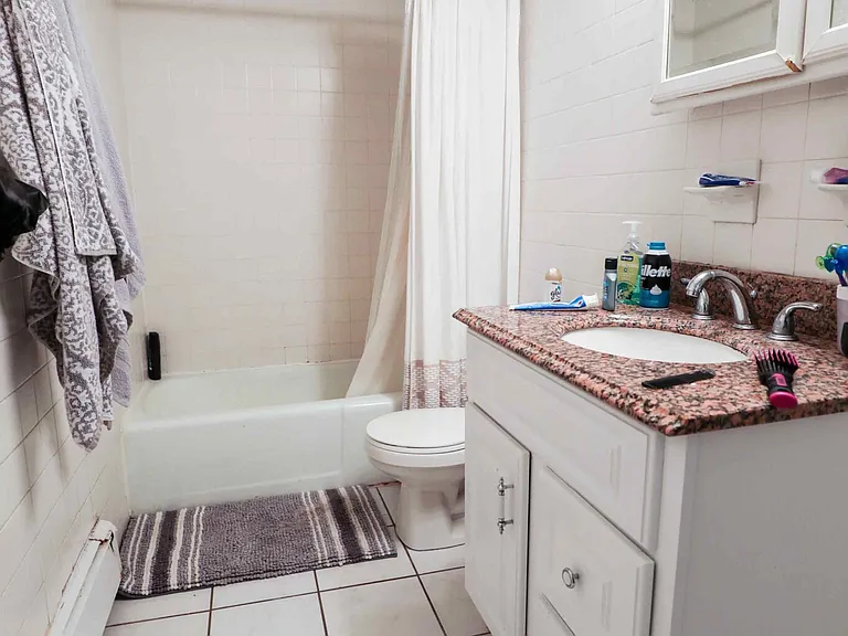 12 Sutherland Rd #A — Photo 5