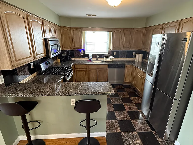 196 Randolph Ave #1 — Photo 6