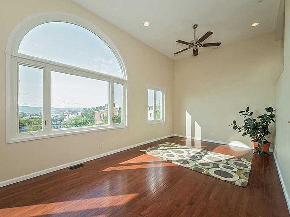 5th image of 512 Klotter Ave #1