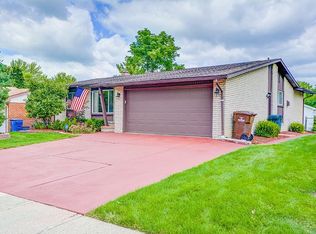 8633 Deering St, Ypsilanti, MI 48198