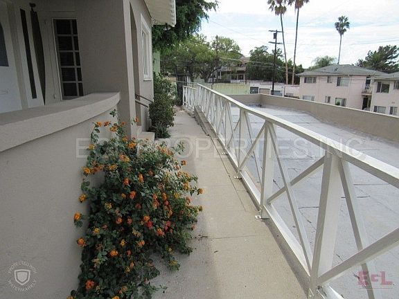 4th image of 866 N Occidental Blvd