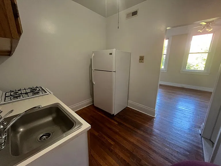 1706 Bolton St — Photo 12