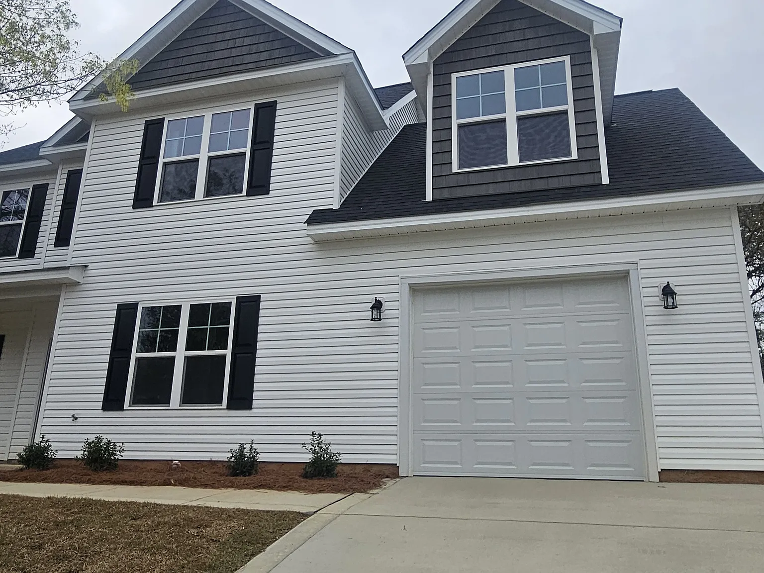 3 bed, 2.5 bath, 1759 sqft, $2,250 — Photo 1