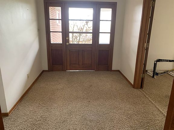4th image of 302 S Hickory Ln