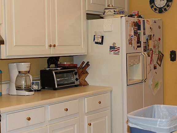 3rd image of 805 Betty St