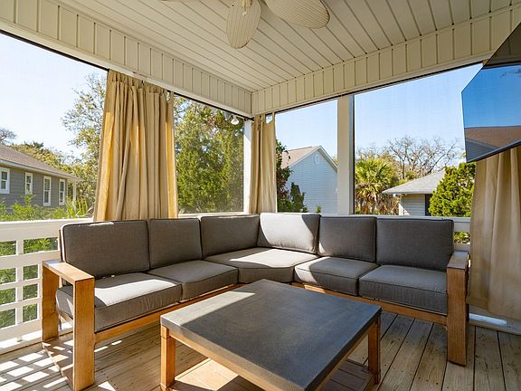 4th image of 40 Battery Park Rd