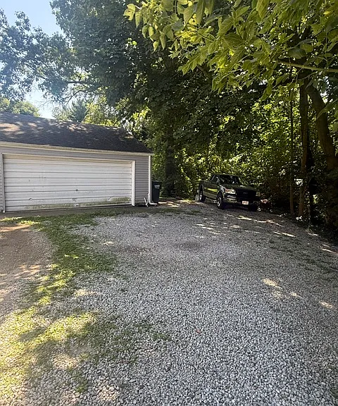 782 Parkview Dr — Photo 4