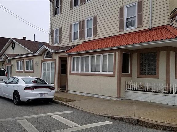 3rd image of 820-822 King Philip St