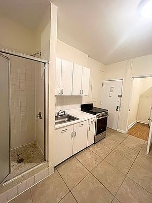 3rd image of 87 Christopher St APT 1