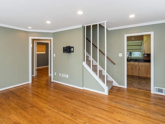 5th image of 6814 Duke Dr