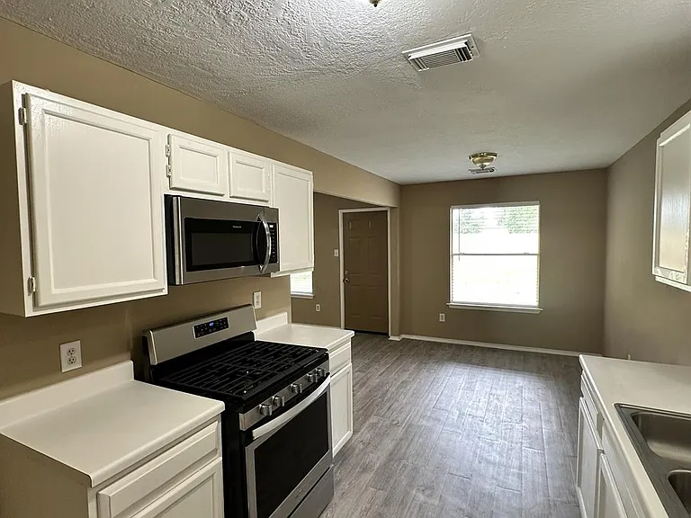 6910 Bayou Crest Dr — Photo 7