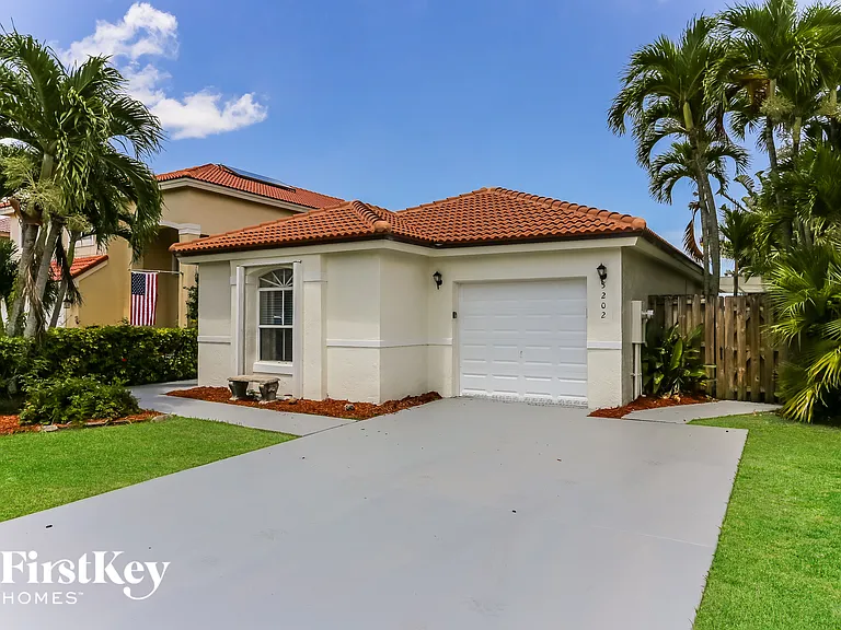 3202 W Buena Vista Dr — Photo 1