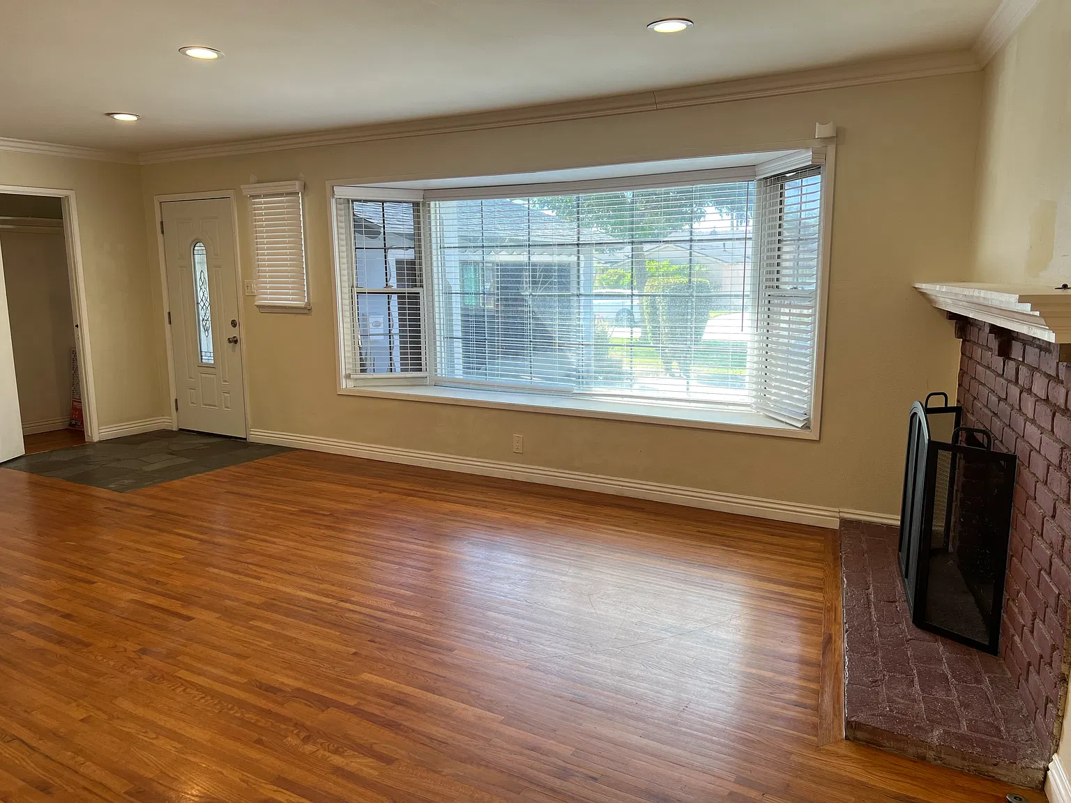 3 bed, 1416 sqft, $3,700 — Photo 3