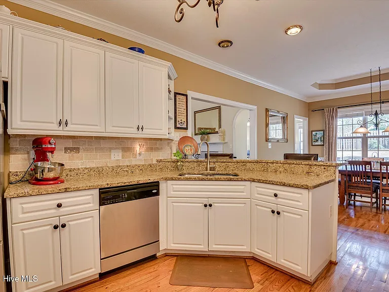 1622 Jamestown Ave — Photo 22