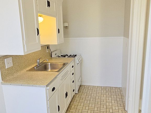 3rd image of 423 NW Barstow St #1