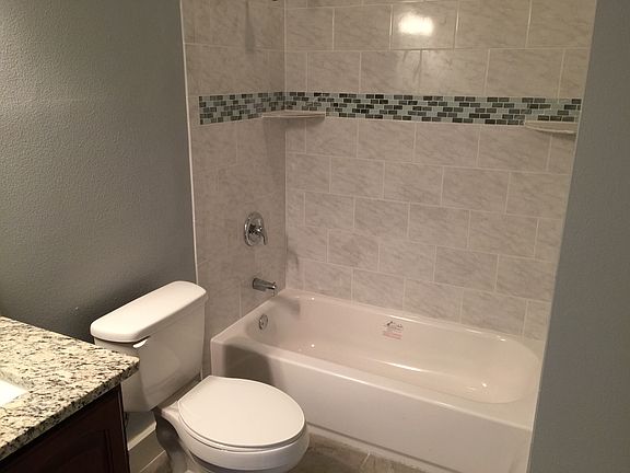 2nd image of 2031 W Gramercy Pl