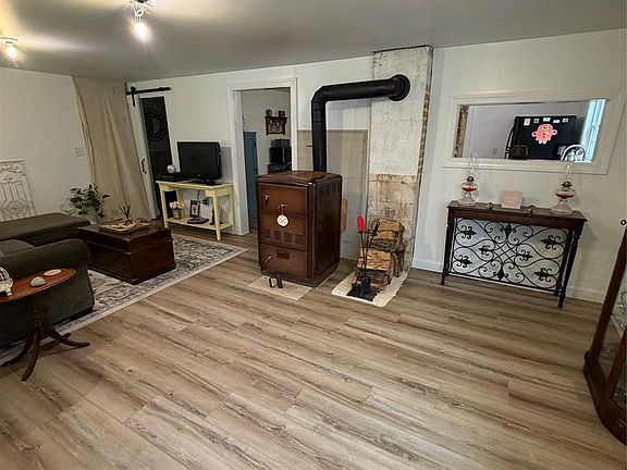 4th image of 658 Upper Hanging Rock Rd