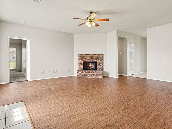 4th image of 2781 Avery Dr