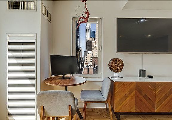 3rd image of 106 Central Park S APT 19N