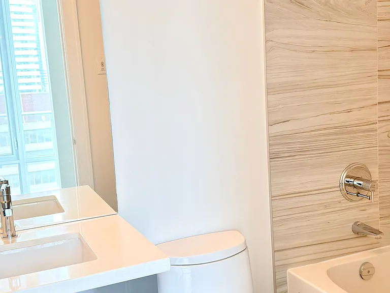 29 Queens Quay E #1026 — Photo 17