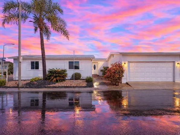 647 Via Costa Rica, Vista, CA 92081