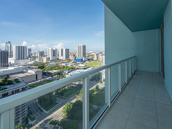 2nd image of 1900 N Bayshore Dr APT 2509