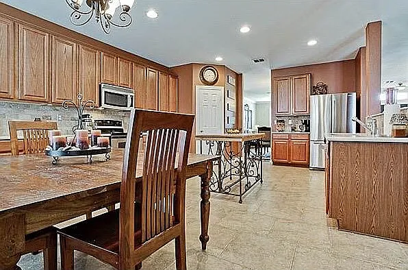 2832 Elm Fork Dr — Photo 10