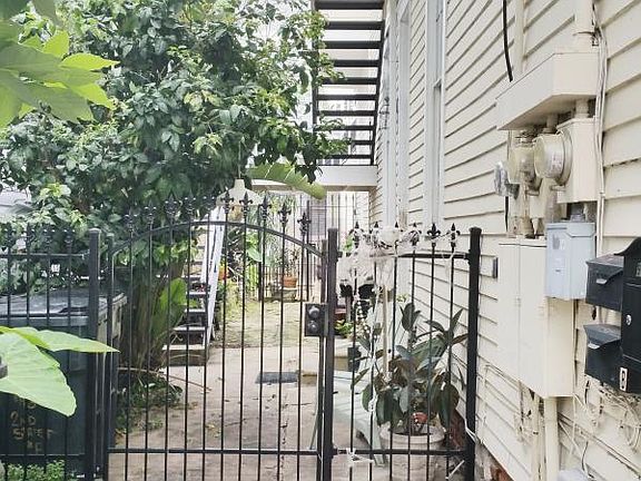2nd image of 916 2nd St APT B